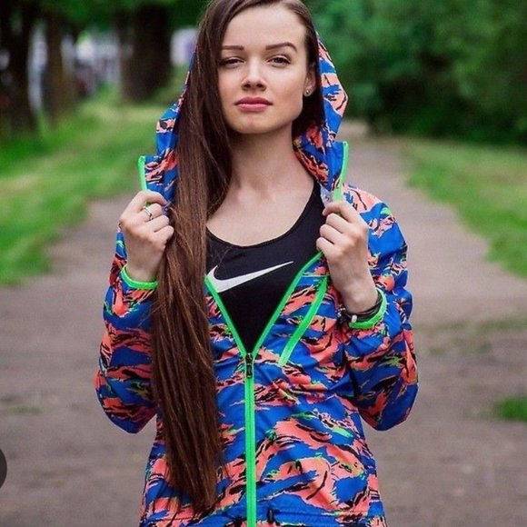 Nike Women's Packable Camouflage Trail Running Jacket - Picture 1 of 13
